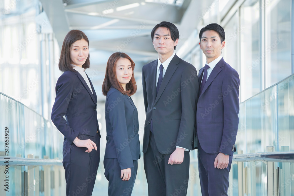 ビジネスシーン・4人のチーム ビジネスシーン・4人のチーム