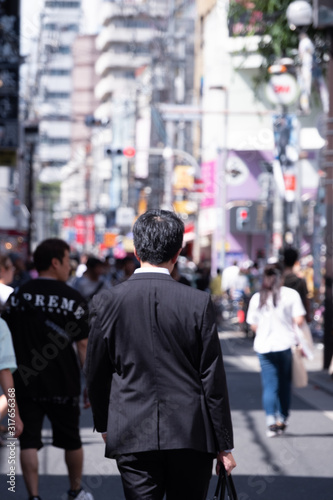 ビジネス 男性 仕事 街