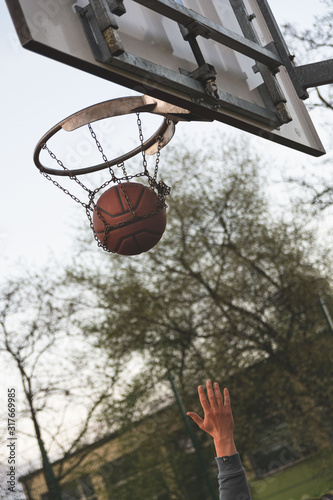 basketball in net © Marta