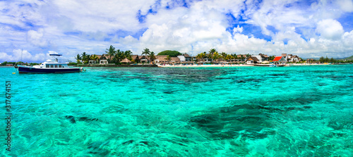 Fototapeta Naklejka Na Ścianę i Meble -  view of tropical island and resort from the sea. Mauritius vacation