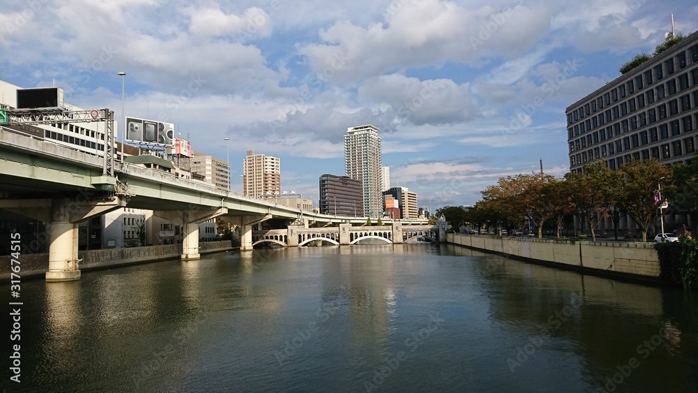 Obraz premium 大阪 空 建物