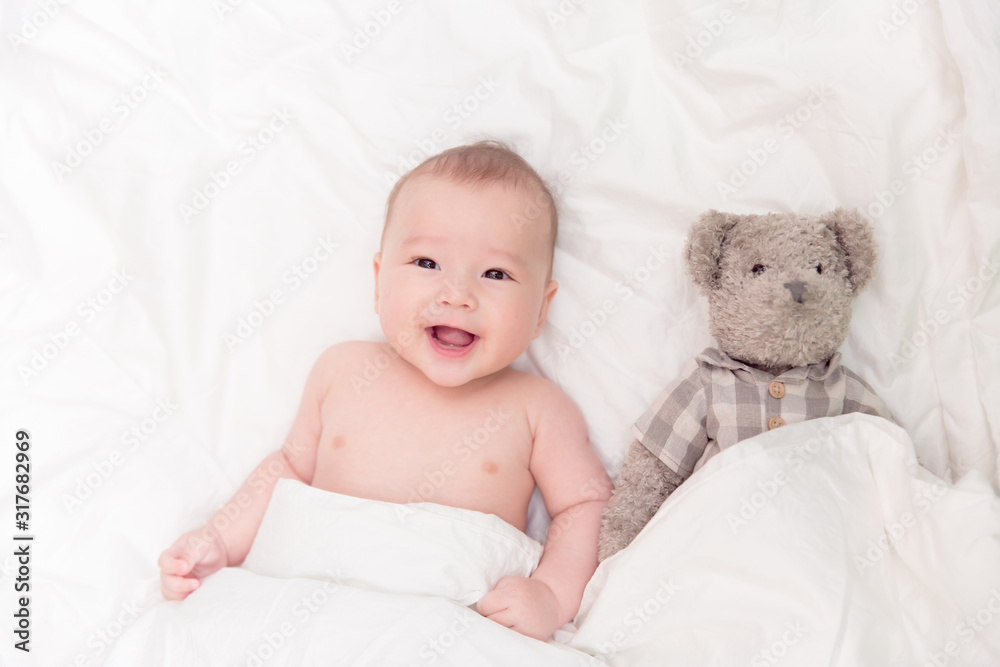 bébé métis garçon deux mois franco chinois
