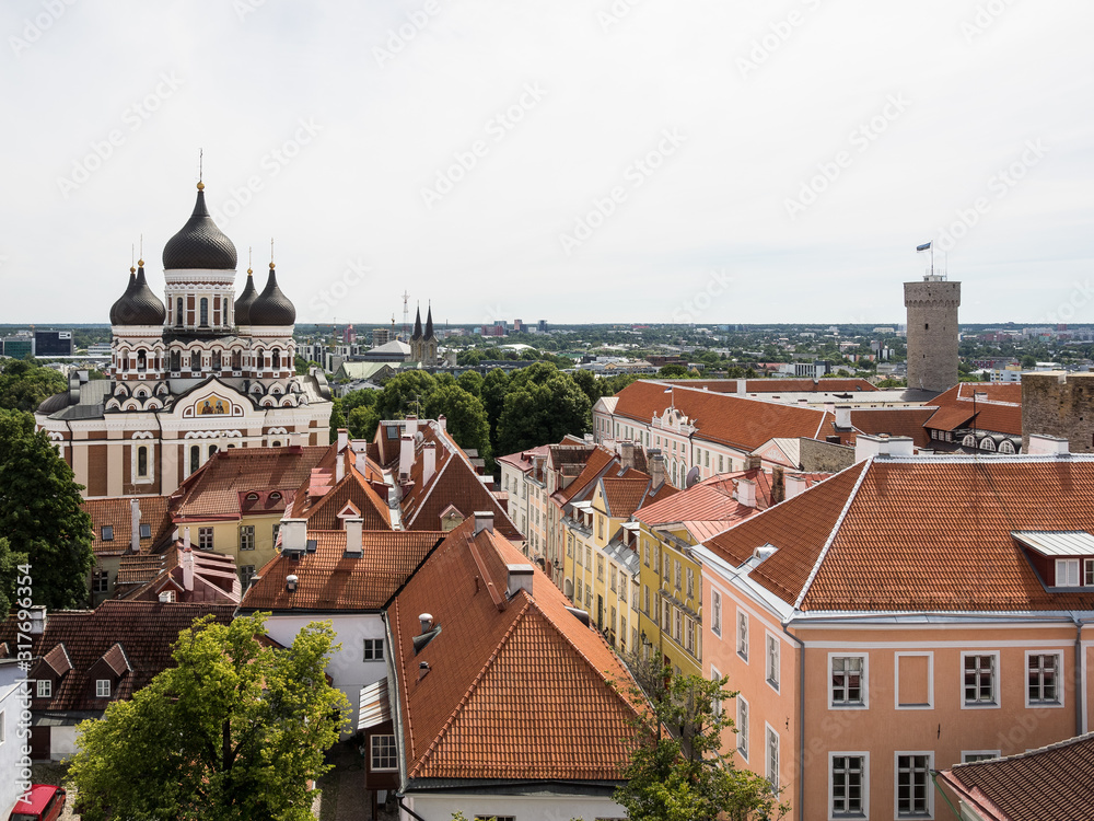 Obraz premium Alexander Nevsky Cathedral and Red Rooftops of Tallinn Old Town, Estonia