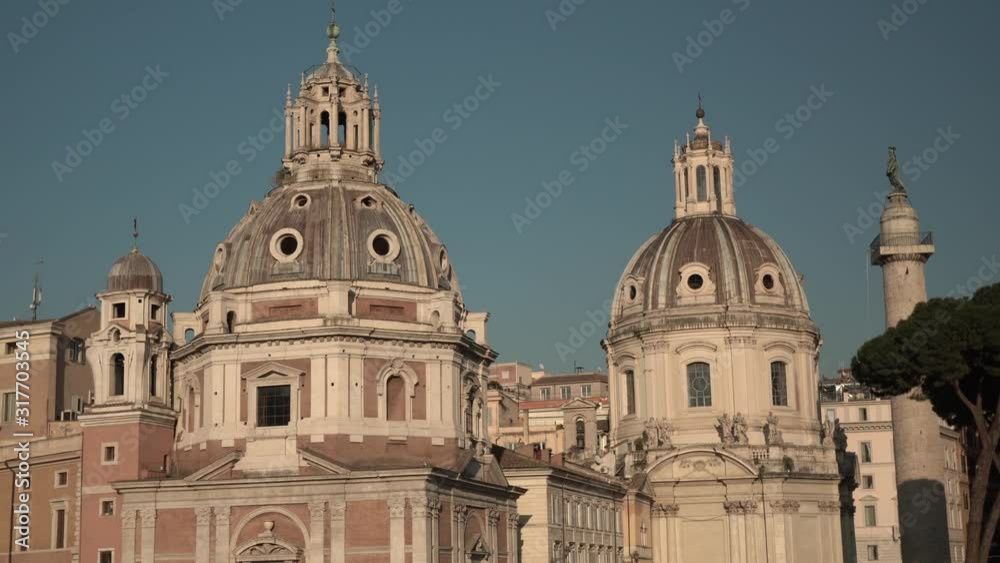 Roma, Italia. Chiesa di Santa Maria di Loreto e chiesa del Santissimo Nome di Maria al Foro Traiano Roma, Italia. Chiesa di Santa Maria di Loreto e chiesa del Santissimo Nome di Maria al Foro Traiano