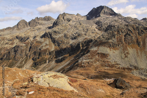 Hochalpine Landschaft: Schwarzhörner über dem Splügenpass