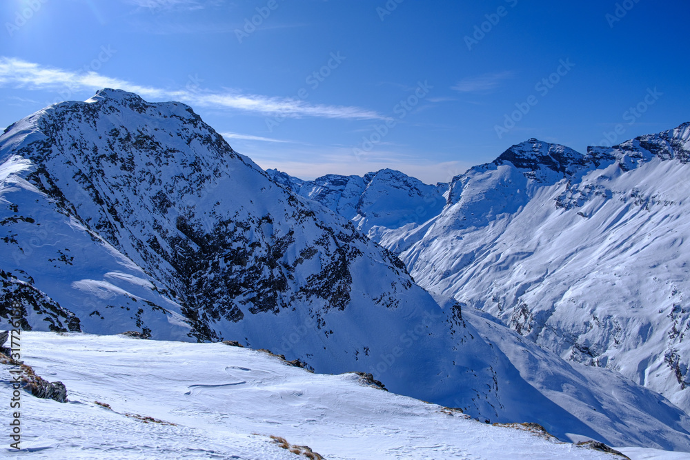 Alpi Svizzere. Scialpinismo al Passo dei Tre Uomini. Piz de Mucia