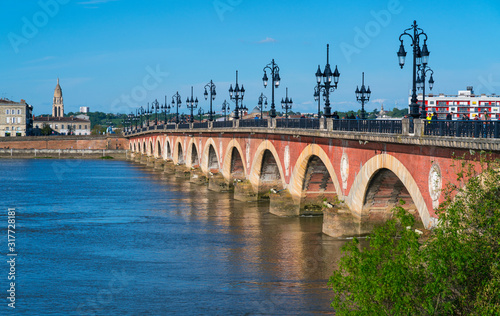 Stone bridge, Garonne river, Bordeaux, Nouvelle Aquitaine, France, Europe © JUAN CARLOS MUNOZ