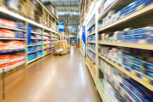 Empty supermarket aisle, Motion Blur