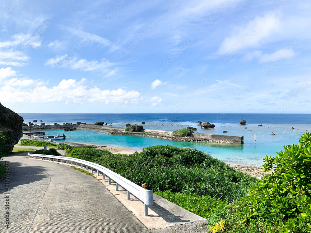 沖縄、宮古島の海岸風景