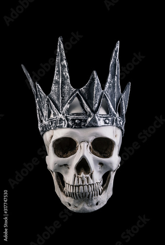 Obraz na płótnie Human skull with crown isolated on black background