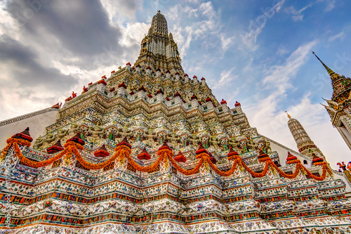 Canvas Print Sights and architectural details of the Temple of the Dawn in Bangkok