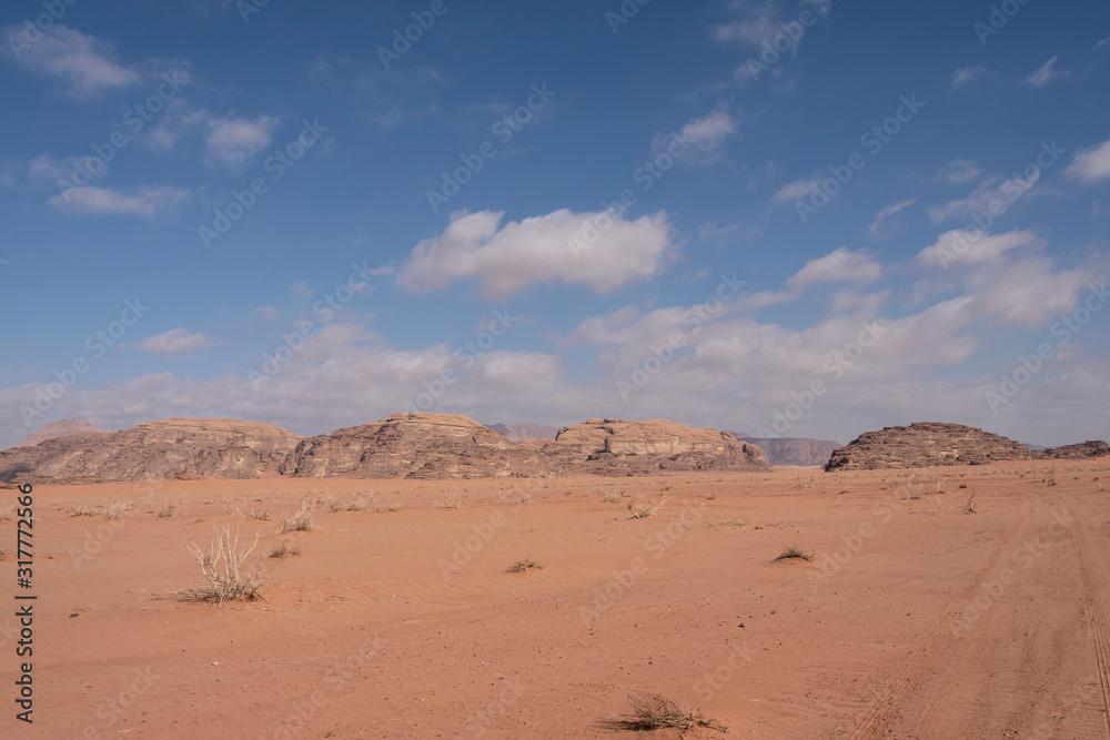 Vista panorámica del desierto de Wadi Rum, Jordania Vista panorámica del desierto de Wadi Rum, Jordania