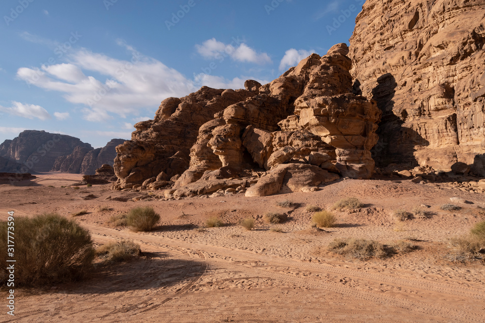 Vista panorámica del desierto de Wadi Rum, Jordania Vista panorámica del desierto de Wadi Rum, Jordania
