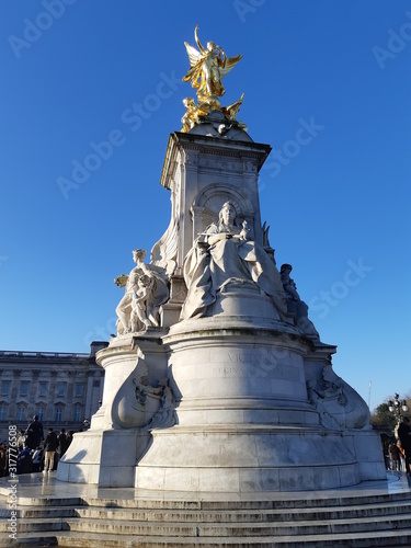 Queen Victoria Monument in front of Buckingham Palace