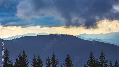 Fototapeta Naklejka Na Ścianę i Meble -  Dark thick clouds at the top of the mountain_