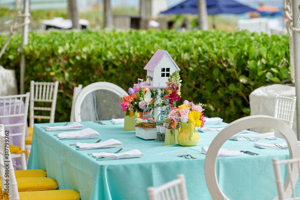 Fototapeta premium Decorated party table setting flower arrangements in polka dots jar