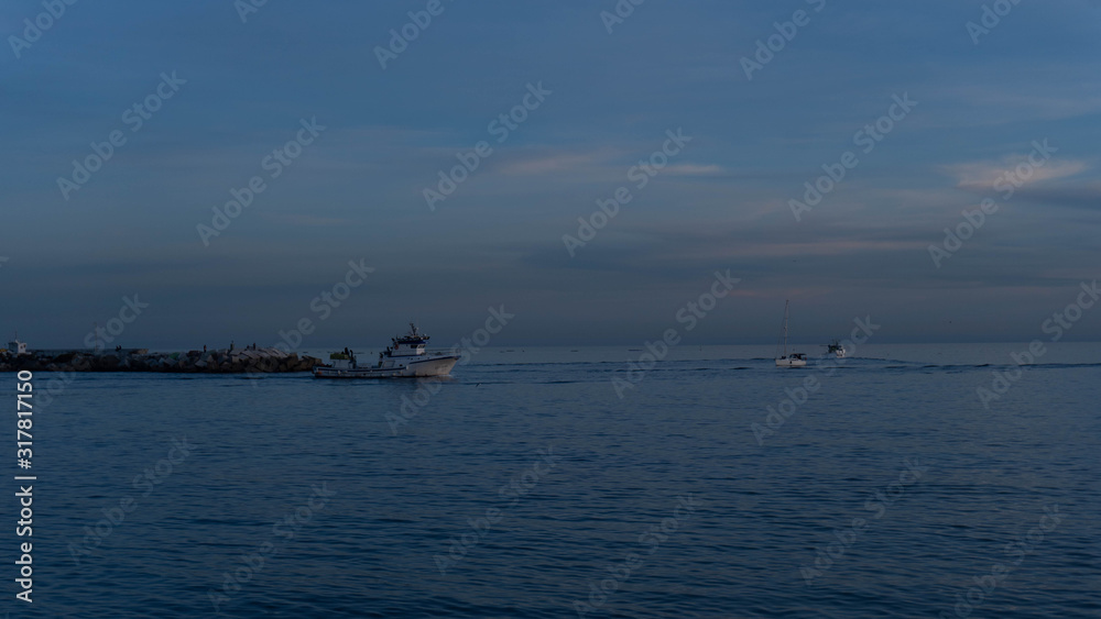Barcos en el mar Mediterráneo 