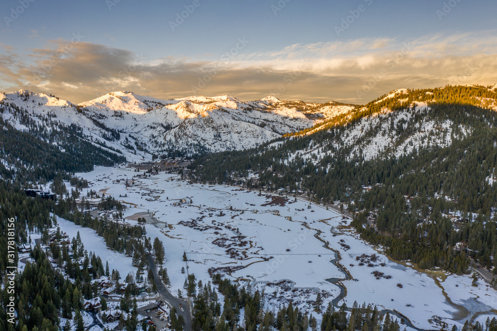 Vue aérienne de la station de ski Alpine Meadows, à Squaw Valley