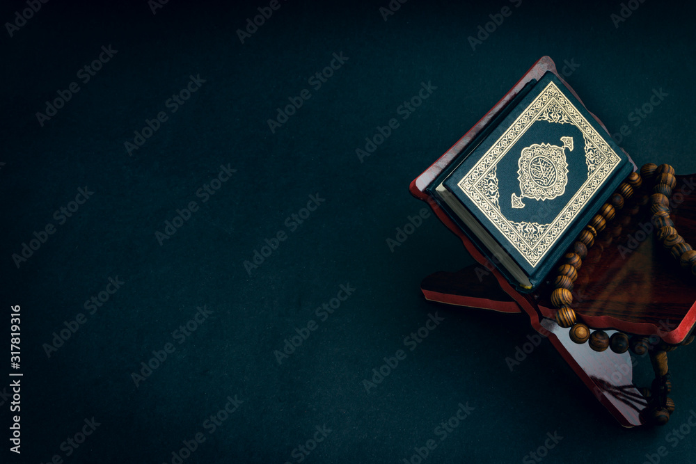 Sách thánh Quran là sách thánh quan trọng nhất của Hồi giáo. Ảnh liên quan chứa những hình ảnh tuyệt đẹp về những trang sách đáng quý này. Hãy xem ảnh để hiểu thêm và có cơ hội khám phá văn hoá và tôn giáo của một dân tộc.