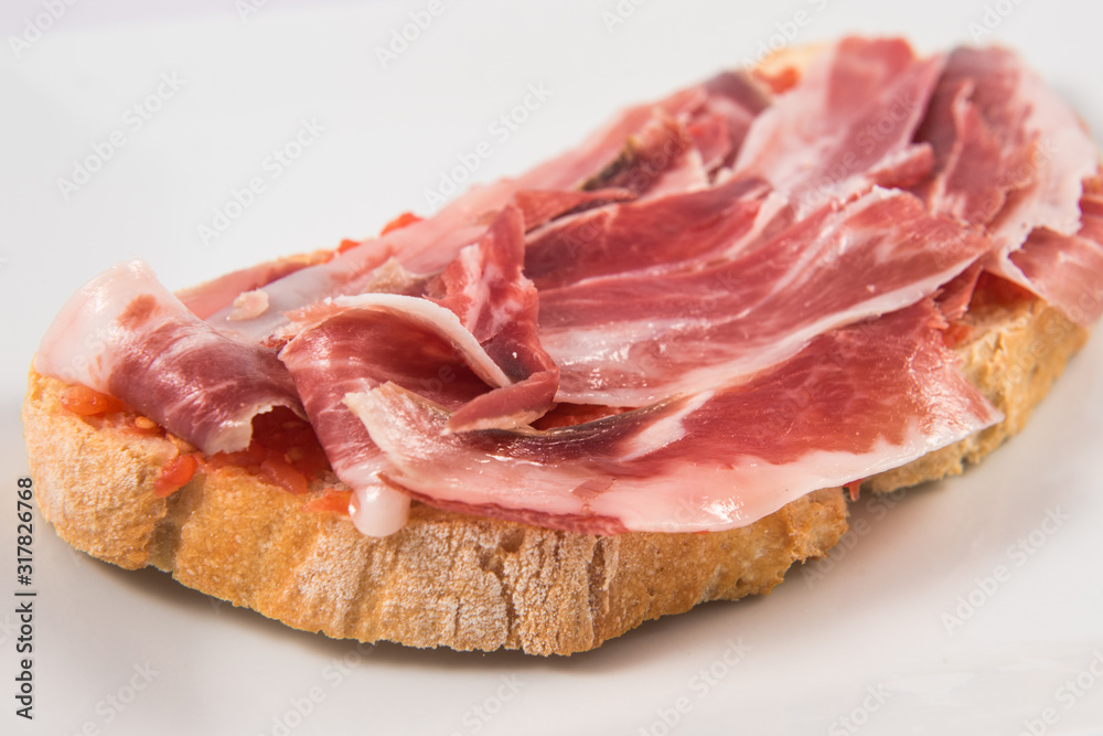 Extremaduran tomato and Iberian ham toast