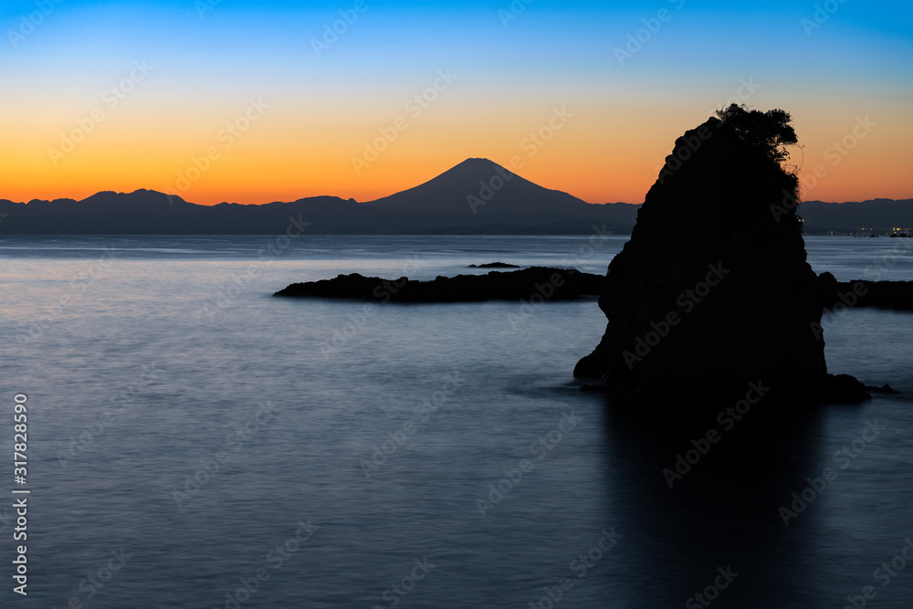 夕日　富士山　立石