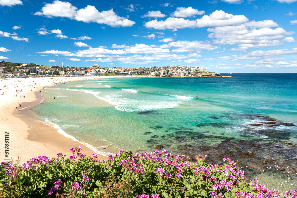 Fototapeta premium Niesamowita plaża Bondi, Sydney w Australii