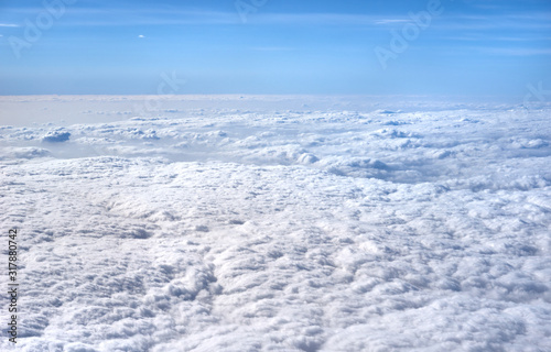 青い空と白い雲の風景