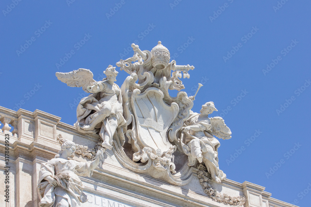 Fototapeta premium Fountain de Trevi sculptures closeup