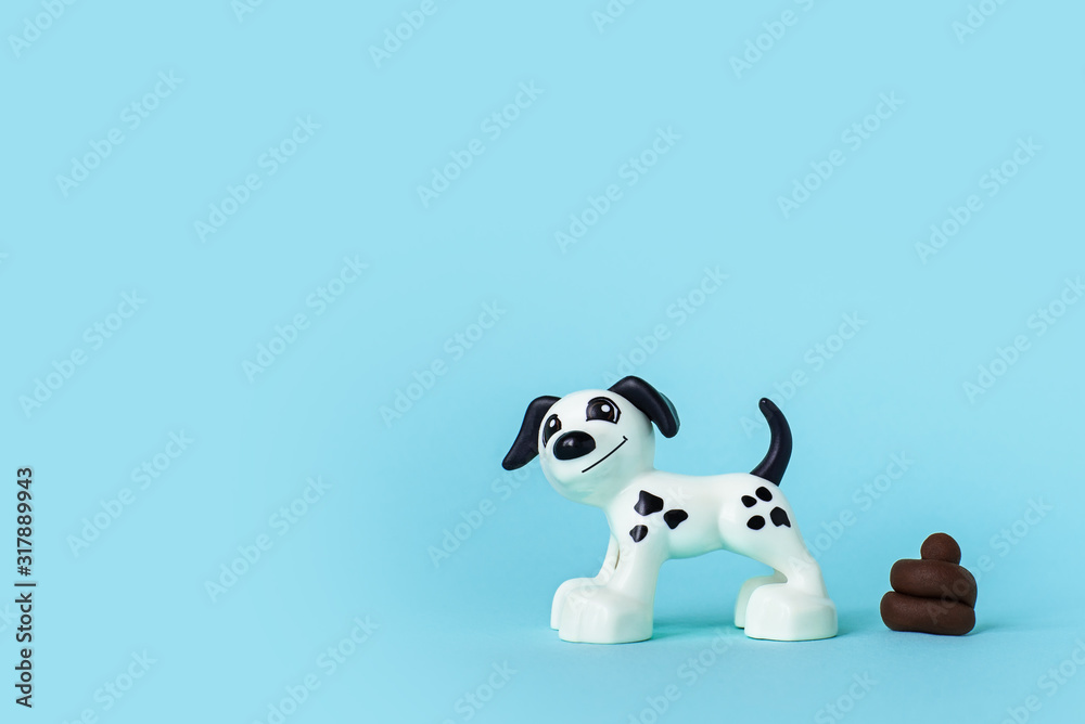 Penalty for excrement of the dog. Fine for the toilet of pets. Clean urban environment. Mock up. Copy space. Pink background. Penalty for excrement of the dog. Fine for the toilet of pets. Clean urban environment. Mock up. Copy space. Pink background.