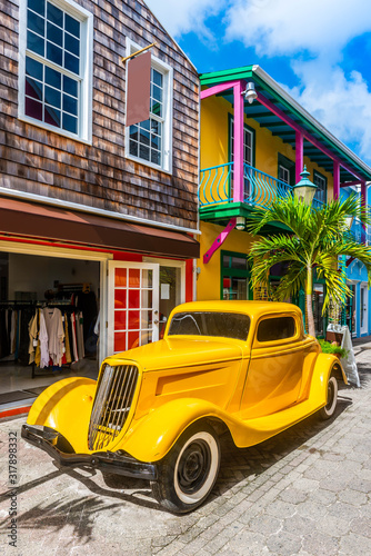 Fototapeta Naklejka Na Ścianę i Meble -  Old car in a street in Philipsburg on the island of Saint Martin in the Caribbean