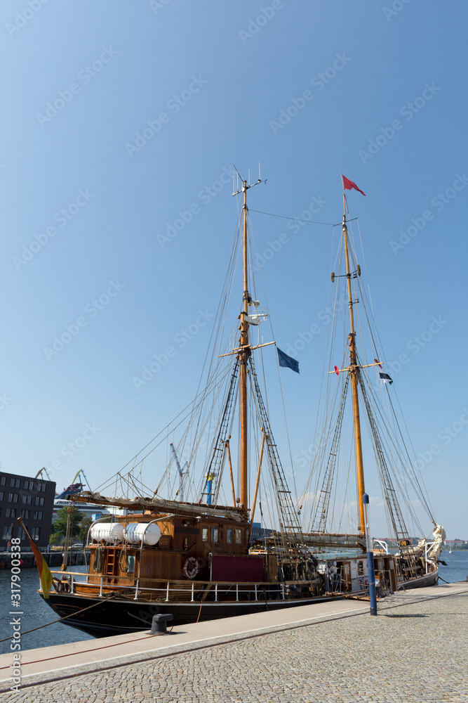 Φωτογραφία Moored Sailing-Ship at the Port Of Wismar, Mecklenburg-Western Pomerania, German