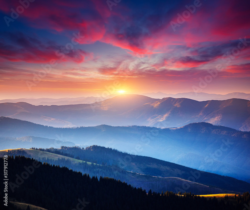 Fototapeta Naklejka Na Ścianę i Meble -  Incredible landscape in the mountains at sunset.
