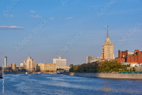 Obraz na płótnie Moscow, Russia - September 12, 2019: Moscow river, view of the historic city center w salonie