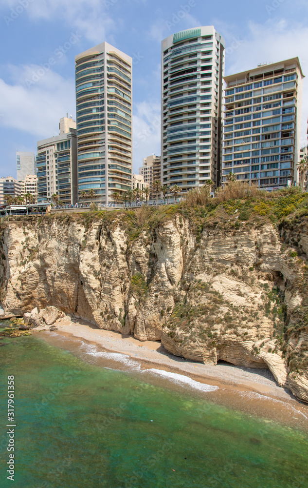 Fototapeta premium Beirut, Lebanon - probably the most popular landmark in Beirut, the Raouché Rocks are a wonderful spot visitated by thousands of tourists every day