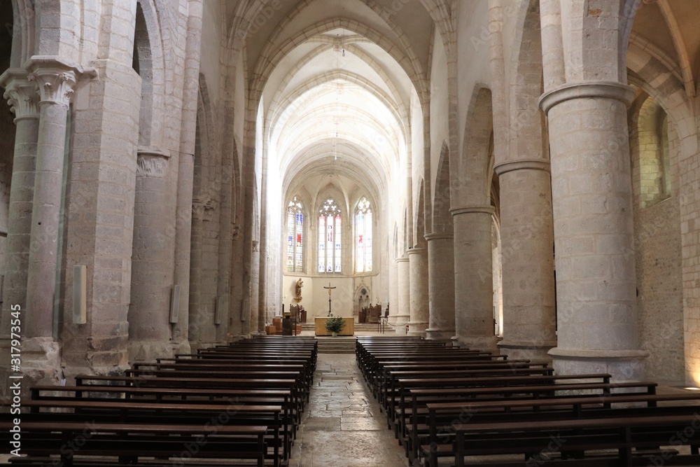 Abbaye d'Ambronay construite au 8 ème siècle - Département de l'Ain - Région Rhône Alpes - France - Intérieur de l'abbaye