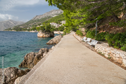 Fototapeta Naklejka Na Ścianę i Meble -  Seepromenade in Brela an der Makarska Riviera,Dalmatien,Adria,Kroatien