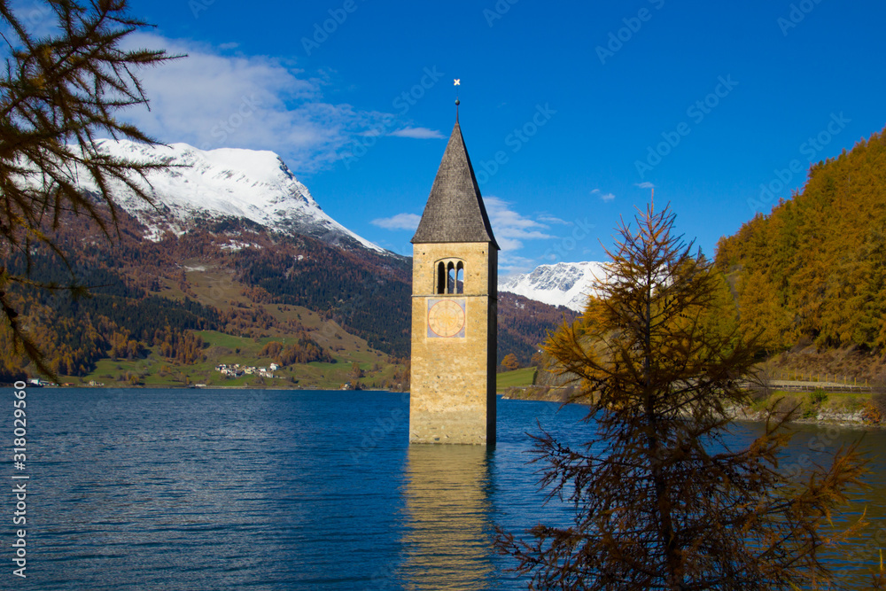 versunkener Kirchturm von Graun im Reschensee