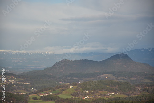 Wörthersee, Wolken, Dämmerung, Sonnenuntergang, Kärnten, Magdalensberg, Karawanken, Abendrot, Klagenfurter Becken, Stadt, Hauptstadt, Sattnitz, Karawanken, Österreich, Klagenfurt, Wasser, Winter, Ufer photo