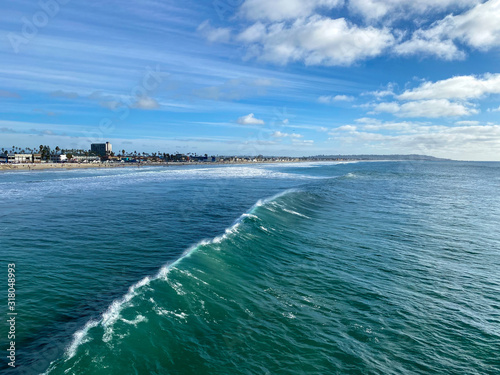 Pacific beach shoreline seen from the pier during sunny day, San Diego, Clifornia, USA © Unwind
