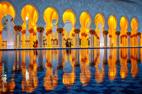 Reflections of the golden w...
