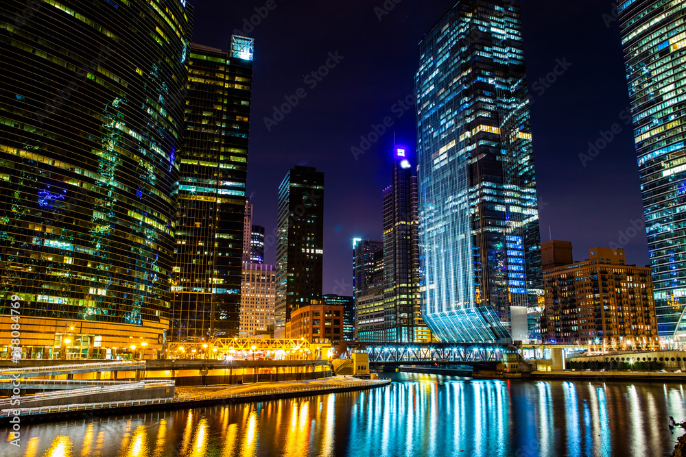 Fototapeta premium Chicago Downtown and River at Night