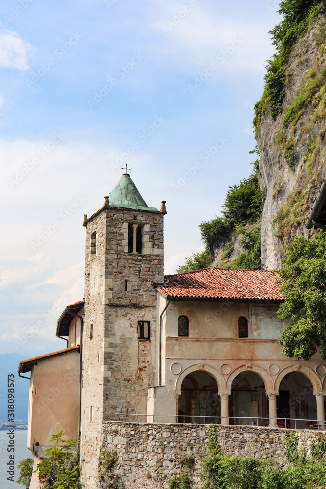 Italie - Lombardie - Leggiuno - Ermitage Sainta Caterina del Sasso