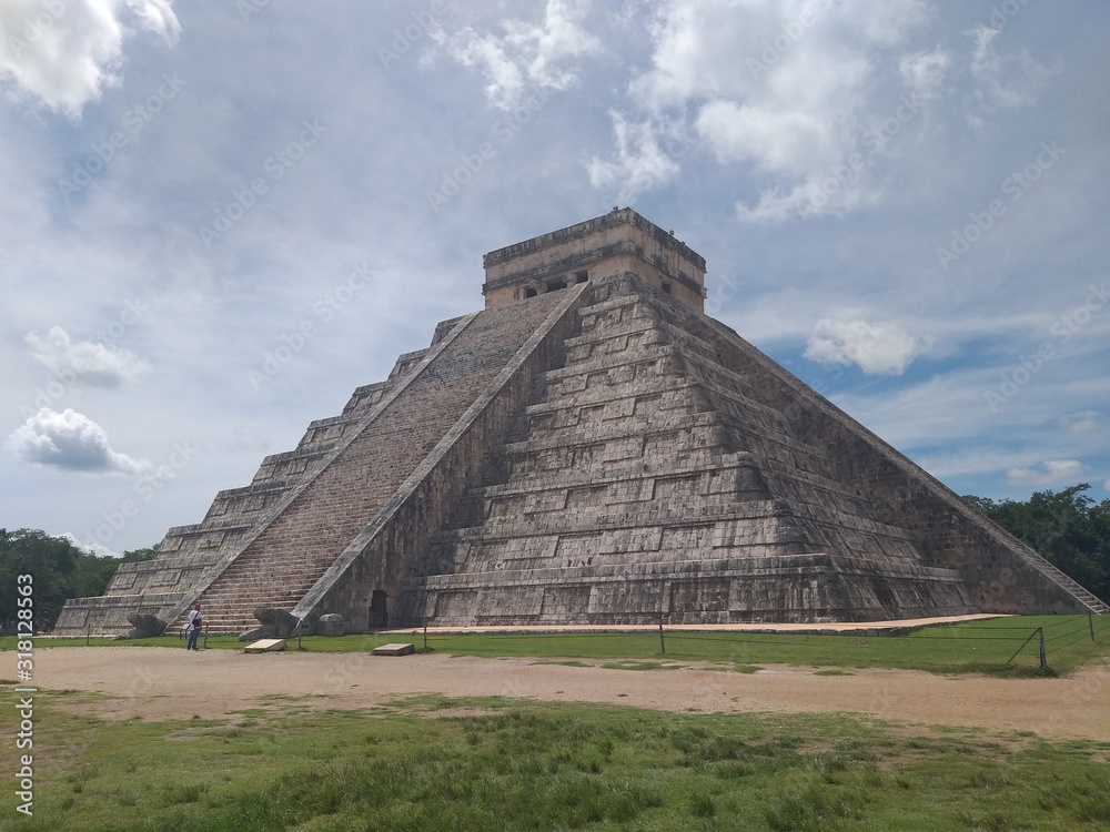 pyramid of chichen itza mexico