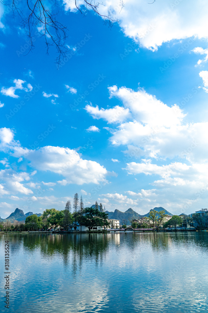 Naklejka premium Mountains and lakes in guilin, guangxi, China