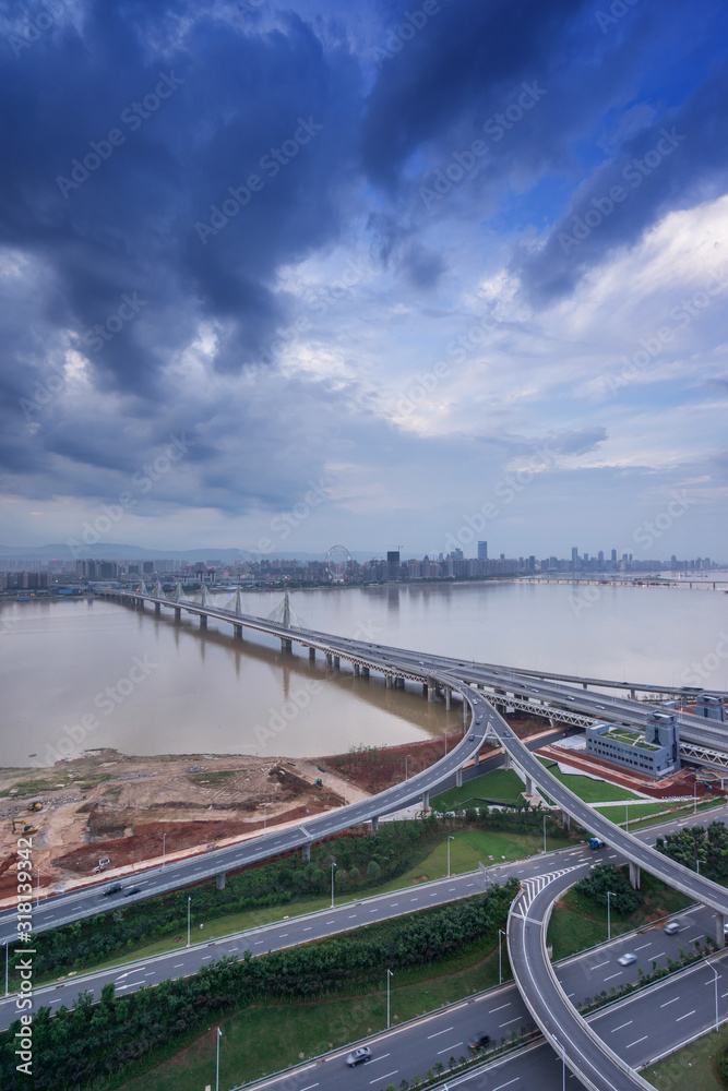 Obraz premium shanghai interchange overpass and elevated road in nightfall
