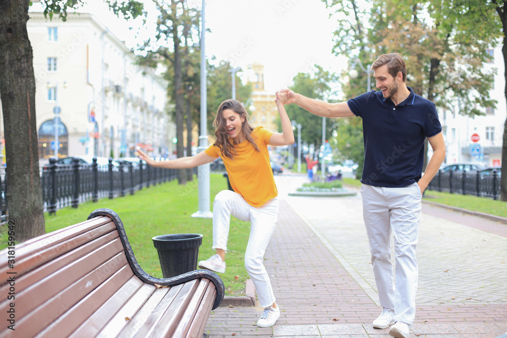 Obraz premium Young happy couple have fun in the park.