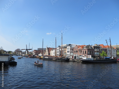Canal with house boats © Mirjam