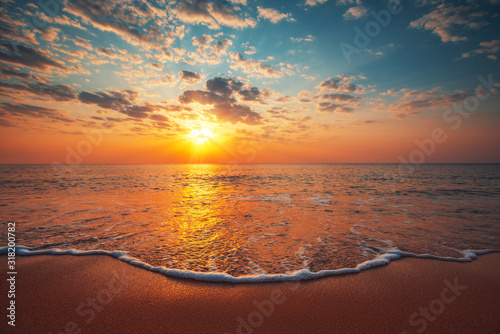 Stampa su tela Beautiful sunrise over the sea