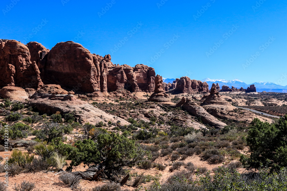Fototapeta premium Panoramic View to the natural stone arches in Arches National Park, USA