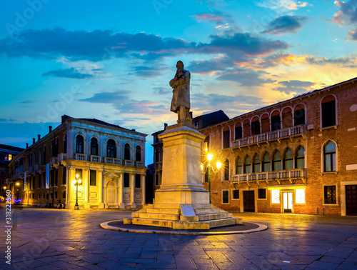 Foto Square Campo Santo Stefano